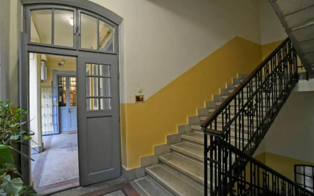 LuxuryFlat near centre on118 sqm, 3BR,2BTH,8bed,AC