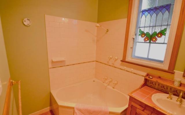 RoseMoore Bed & Breakfast – Bathroom – Perth