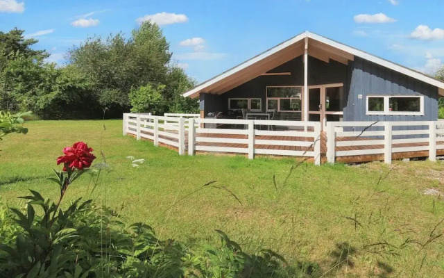 6 Person Holiday Home in Vaeggerlose