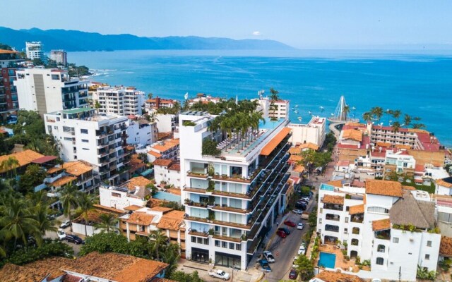 Sailview 703 Romantic Zone Rooftop Pool Ocean Views