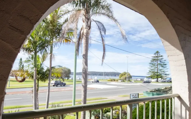 Charming 2-bed Apartment With Bay Views