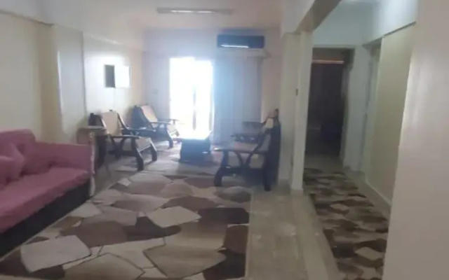 شقة علي البحر مباشرة