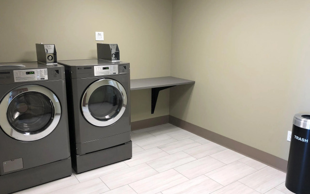 Holiday Inn Express & Suites Springfield North by IHG