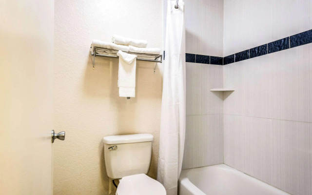 Quality Inn - Near Serenoa Golf Club