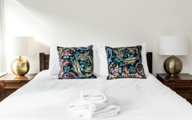 NEW Super 3BD Family Home Stunning London Views