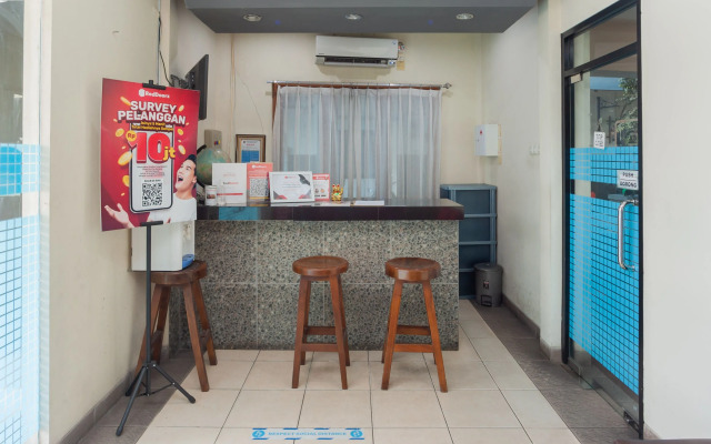 RedDoorz Plus near Universitas Indonesia