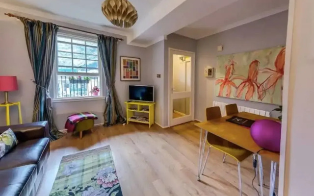 JOIVY Stylish Castle View Apartment