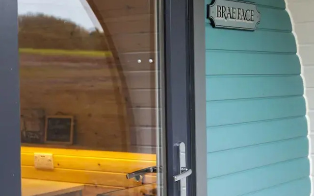 Arnprior Glamping: Brae Face