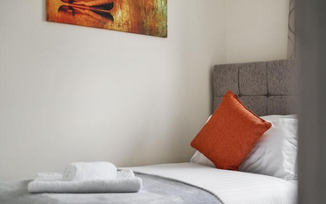 London Heathrow Living Holywell Service House A