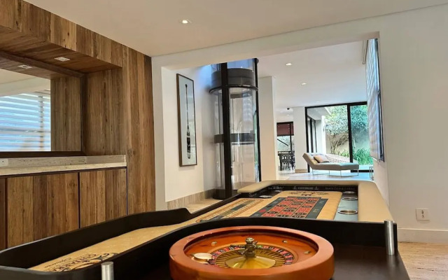 Mans o 6 Suites Riviera
