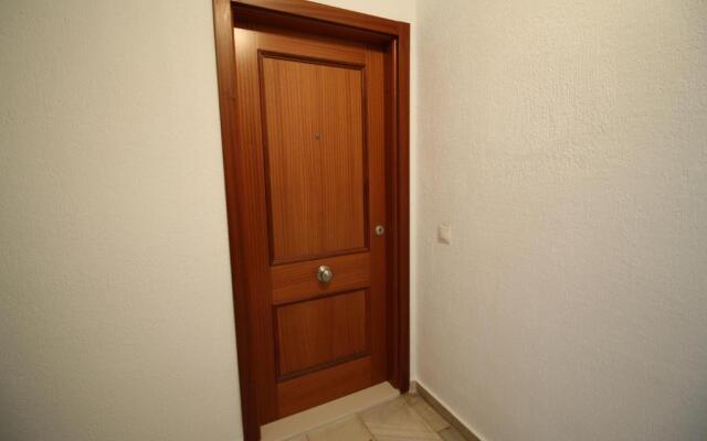 Hostly O'DONNELL 1B Center-Fibre-Parking Op-CLess