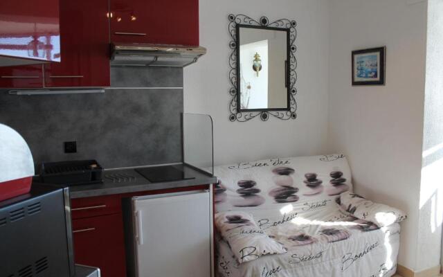 Studio confortable avec vue mer et port