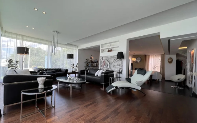 The Lake Villa Mountains & Sea view