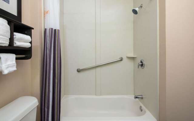 La Quinta Inn by Wyndham Calhoun South I-75