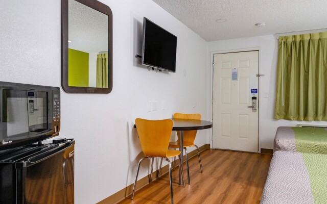 Motel 6 Fresno, CA - Yosemite Hwy
