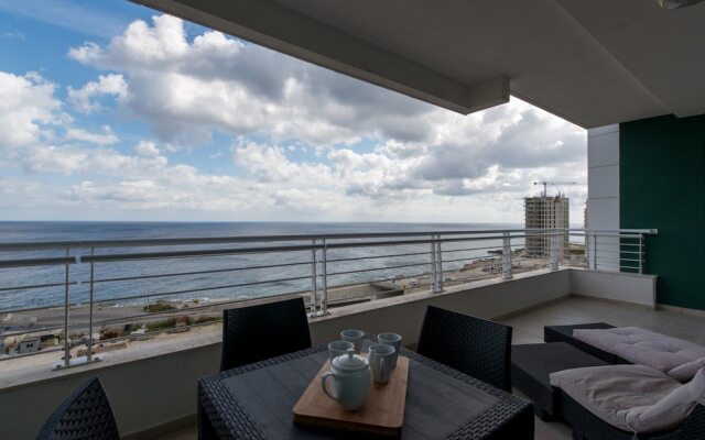 Seaview APT Incl Pool IN Sliema