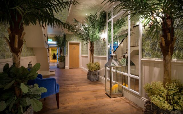 Roslin Beach Hotel