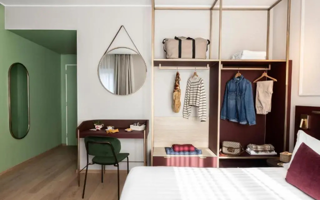 Adoro Hotel