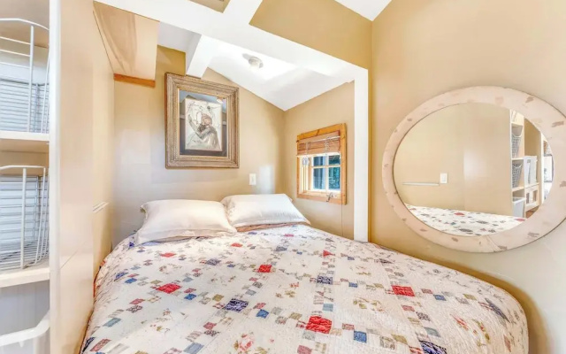 Quaint Carmel - Bungalow Close to Beach