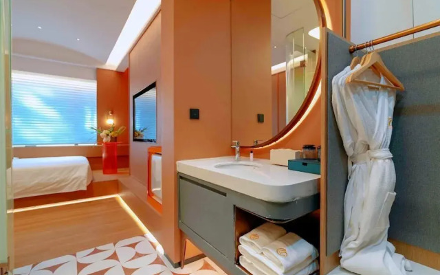YEE HOTEL (free shuttle bus to Canton Fair Venue）