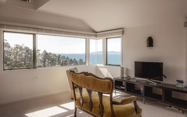 Seaview Sojourn - Waiheke Escapes