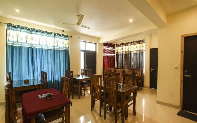 Raku's Place by OYO Rooms