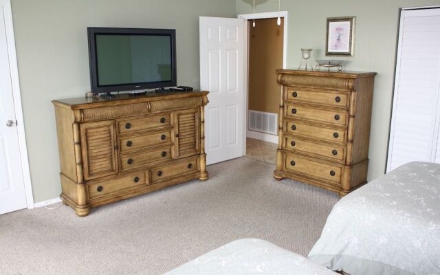 Jamaica Royale - 405 - 2 Br Condo