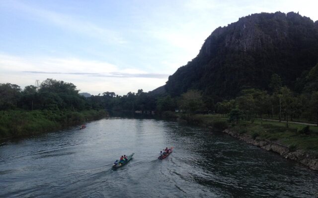 Happy River View Hotel