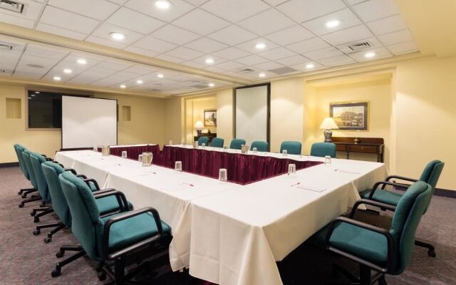 Ramada Amherst/Getzville Hotel And Conference