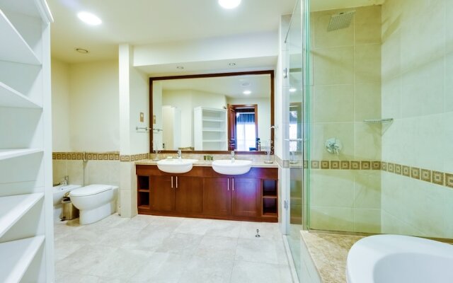 Fairmont North Luxury 2 BR Apt Palm