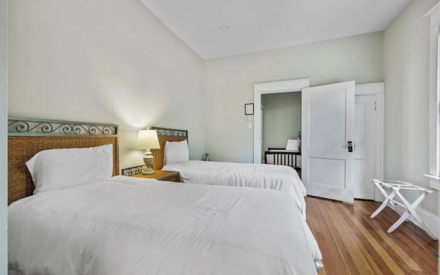 Casa Doble - Two Units, One Location!