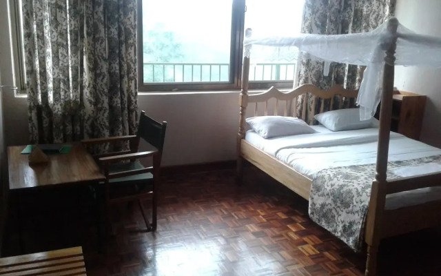 Bunyonyi Safaris Resort