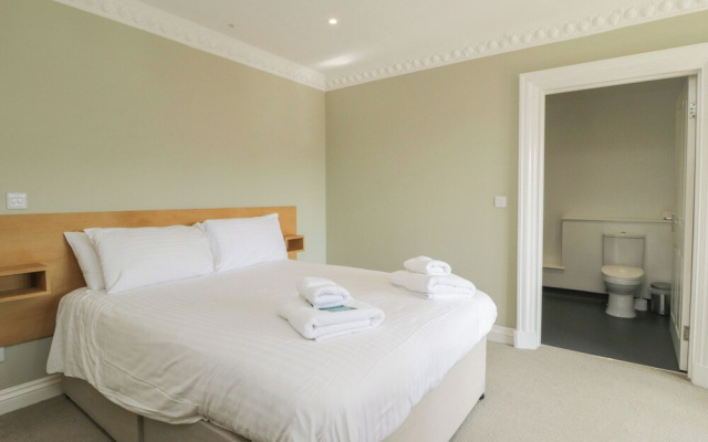 Harcombe House Rooms - First Floor King