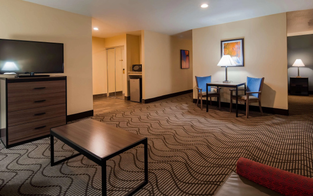 Best Western Plus Heritage Inn - фото 4