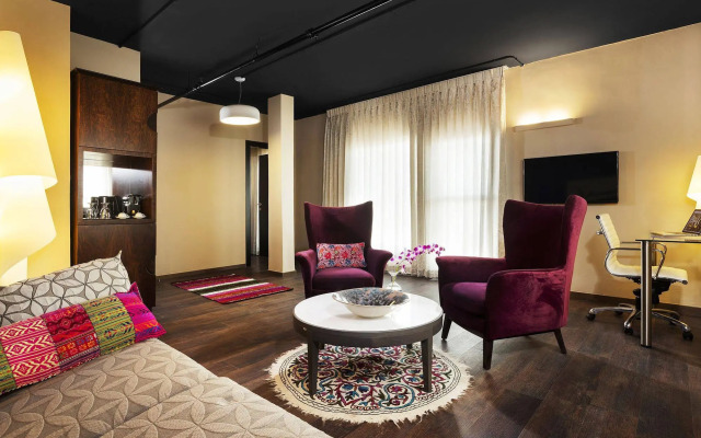 PLAY Seaport Suite Hotel TLV