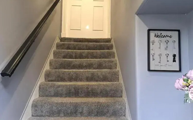 Renfrew Apartment Near Glasgow Airport