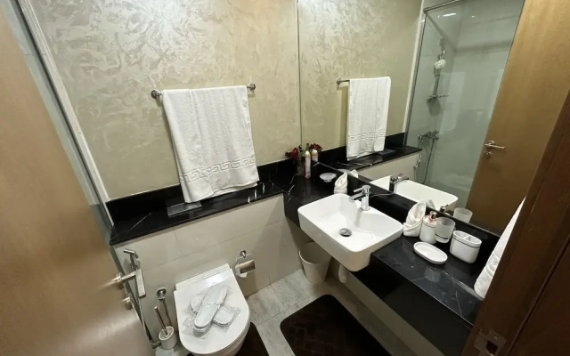 Master Piece - Elegant Studio With Canal View in Business Bay