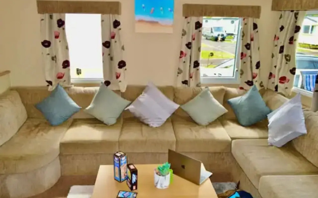 Tattershall Lakes Luxury Caravan With Hot tub