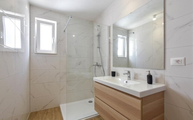 Amazing Home in Podstrana With Wifi and 5 Bedrooms