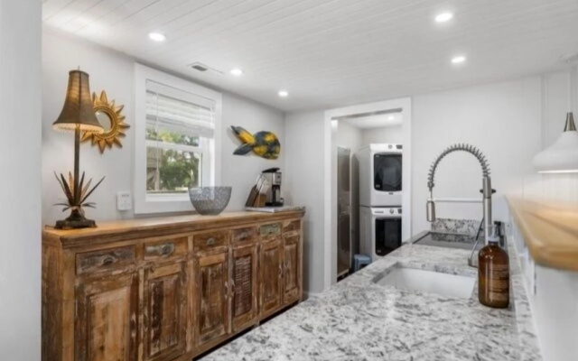 Lil Pearl 2 Bedroom Bungalow by RedAwning