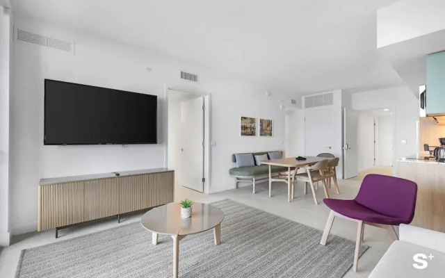 Luxury Downtown 2 BR with Skyline View
