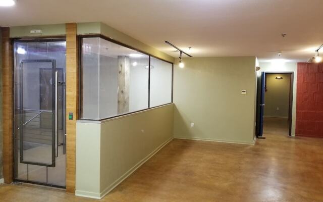 Inventive 2br/2.5 BA Industrial Apt by Domio