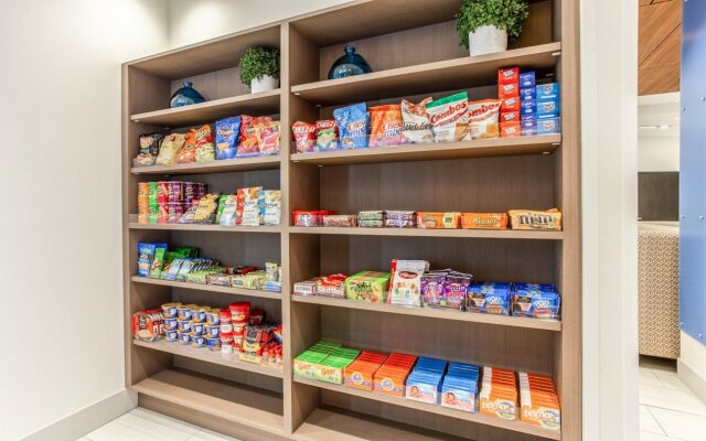 Holiday Inn Express & Suites Ottawa by IHG