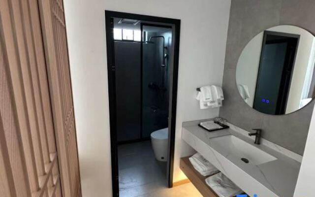 Yishanyihai Designer B&B (Dali Ancient Town)