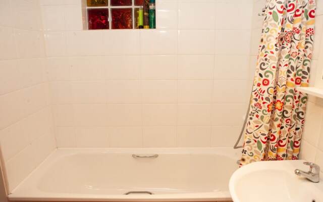 Spacious 2 Bedroom House With Country Feel