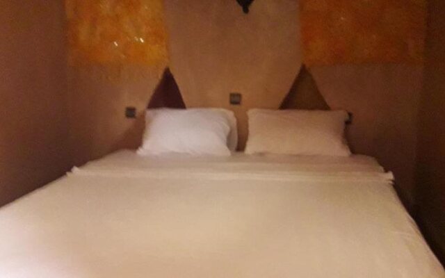 Auberge Kasbah Dar Sahara Tours - Hostel