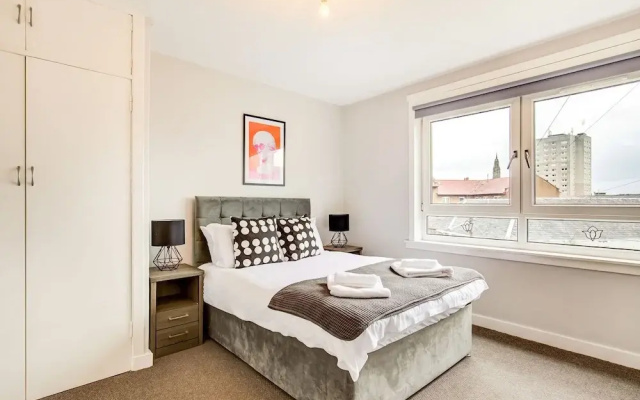 Graceful Apartment in Greenock near Newark Castle