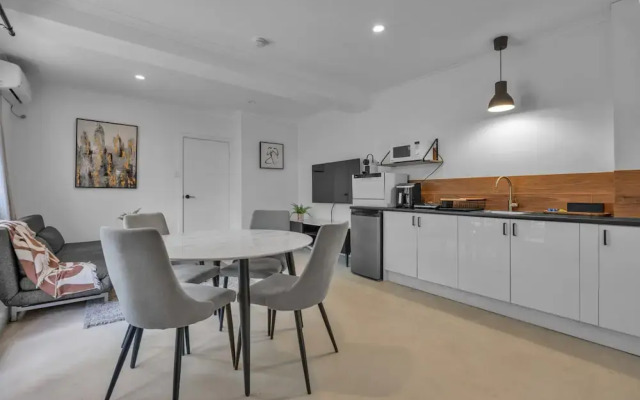 Central 1-bed Adelaide Apartment With Balcony