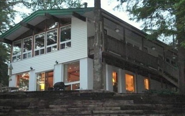 Sunny Point Resort Inn