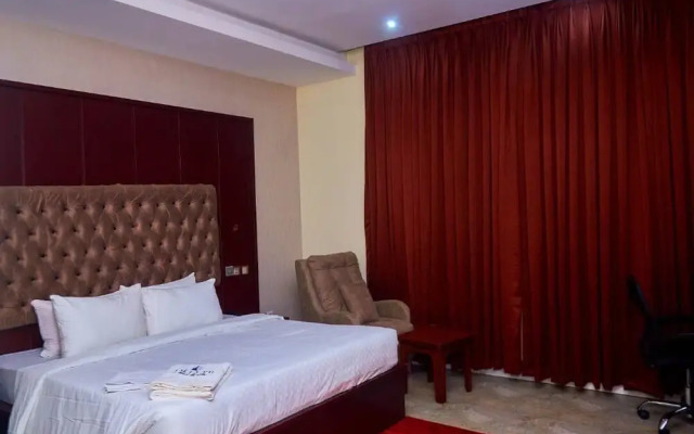 Deja Vu Hotel and Suites